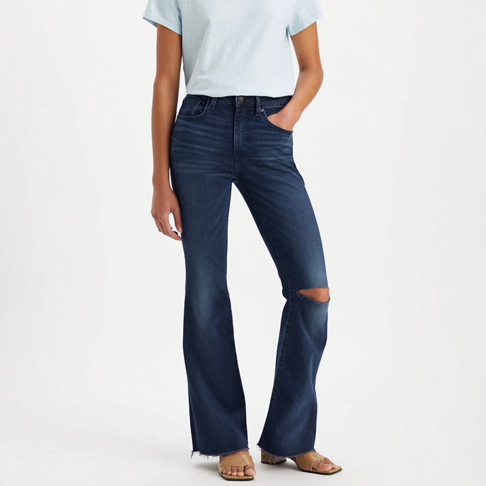 Womens Levi’s flare jeans nwt size 31w 32 l